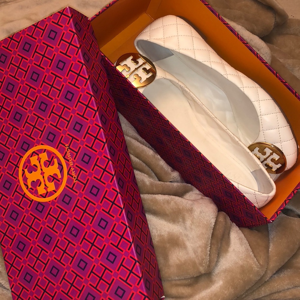 Authentic Tory Burch flats 💛